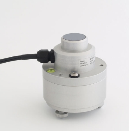 IR02-TR Pyrgeometer with heater and 4-20 mA transmitter IR02-TR Pyrgeometer with heater and 4-20 mA transmitter
